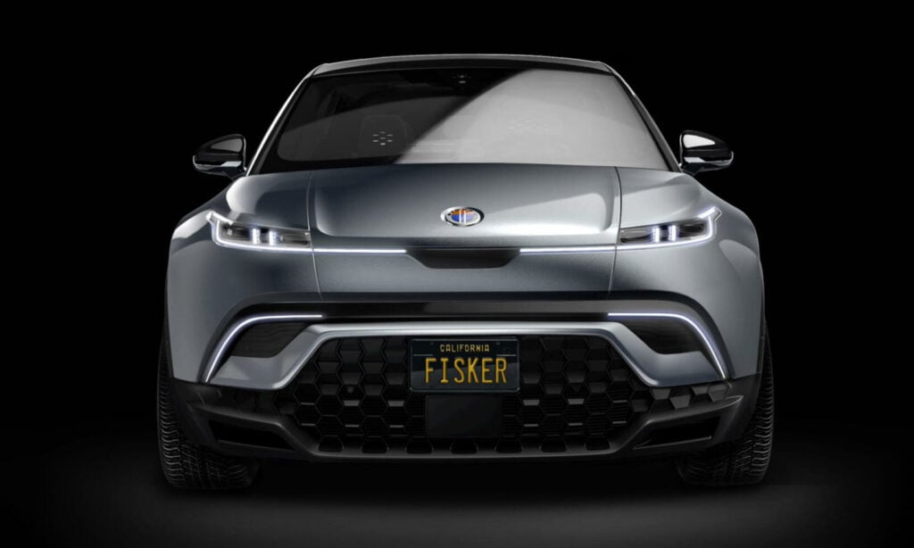 En framtidens bil i en mörk rummiljö. (AI text)