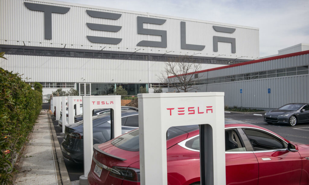 Teslas nya fabrik i Kalifornien (AI text)