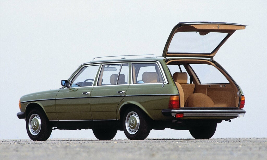 523 liter last rymdes baktill i den populära kombiversionen T av W123.