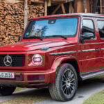 En ett år gammal Mercedes G-klass kostar nu i genomsnitt mer än en halv miljon kronor mer än en ny!