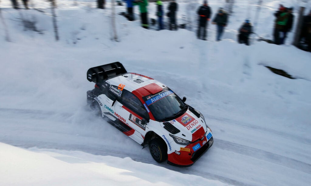 Vinnaren Kalle Rovanperä under årets rally i Umeå.