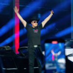 Teslas vd Elon Musk på scen under Cyber rodeo Teslas invigningsfest på Giga Texas tidigare denna månad.