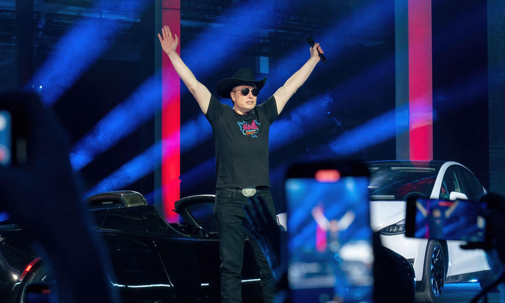 Teslas vd Elon Musk på scen under ”Cyber rodeo” Teslas invigningsfest på Giga Texas tidigare denna månad.