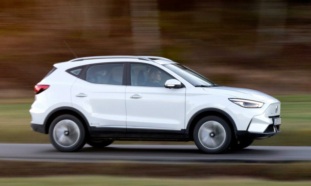 "Är kvaliteten bra och priset rätt så köper jag oavsett märke i grillen och tillverkningsland", skriver en läsare. Bilden visar den kinesiska elbilen MG ZS EV, som tillverkas av det statligt ägda SAIC motor.