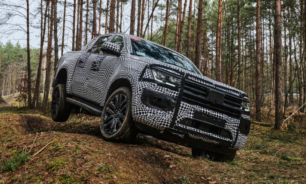 Nya Volkswagen Amarok visas nu i kamouflageskrud. Under foileringen döljer sig en bil som delar mycket med amerikanaren Ford Ranger.