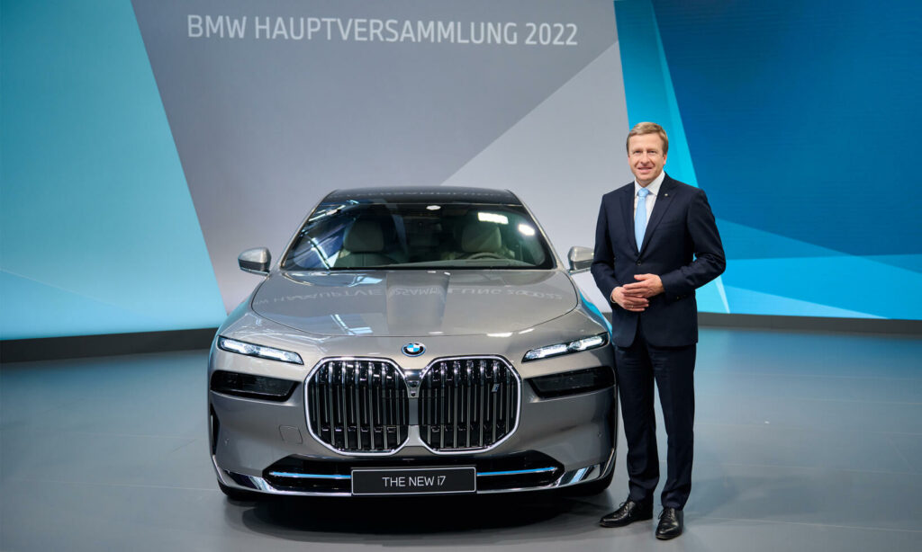 BMW X1 xDrive-konceptbil vid lanseringen av BMW X1 xDrive-konceptbil (AI text)