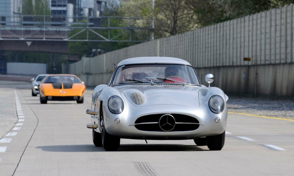 Mercedes-Benz 300 SLR Uhlenhaut Coupe tillsammans med andra rariteter från Stuttgart. Foto: Mercedes-Benz