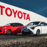 Toyota har en andra elbil på ingång (ej på bild) till Europa, men majoriteten av biltillverkarens enorma globala försäljningsvolym består ännu av bilar med förbränningsmotorer.