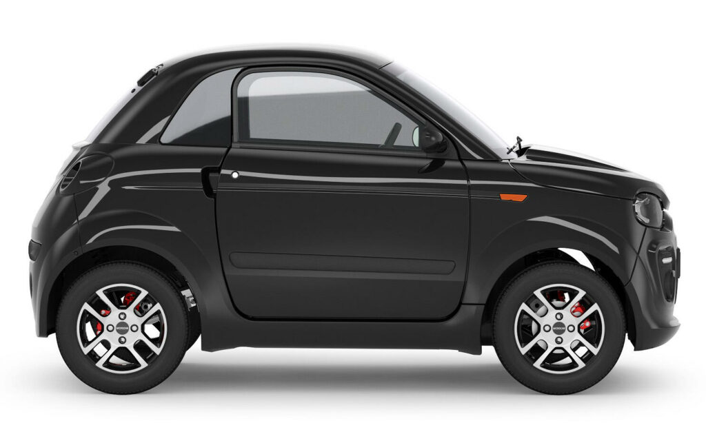 M Sverige vill se att dagens mopedbilar fasas ut och förbjuds, till fördel för trafiksäkrare A-traktorer.