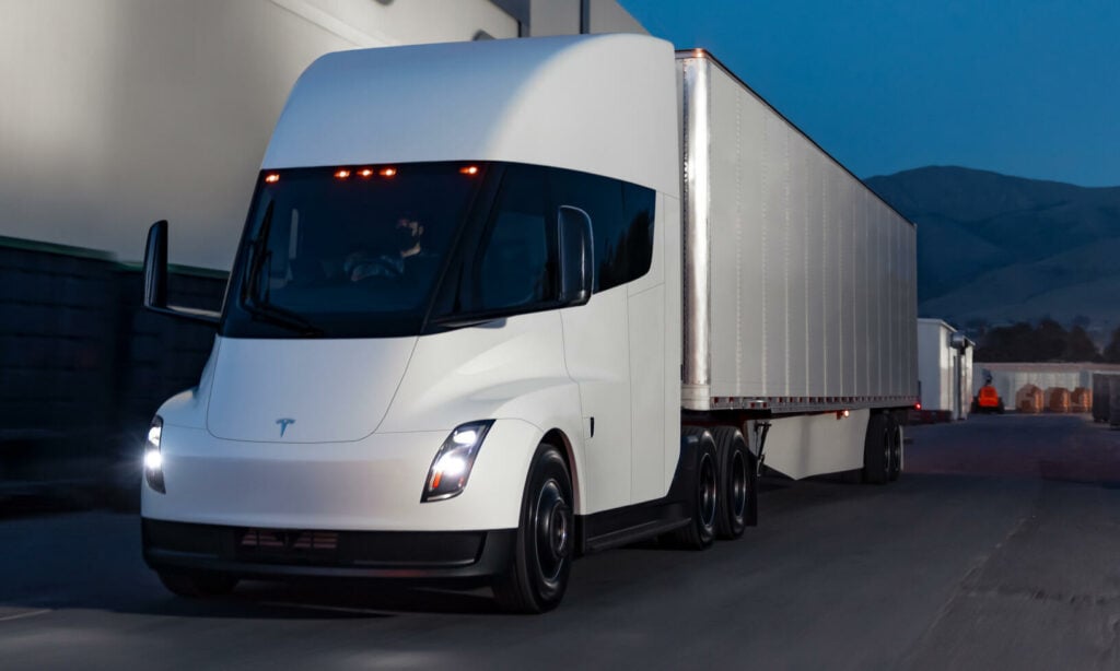 Teslas elektriska lastbil kan äntligen vara på väg att nå produktion.