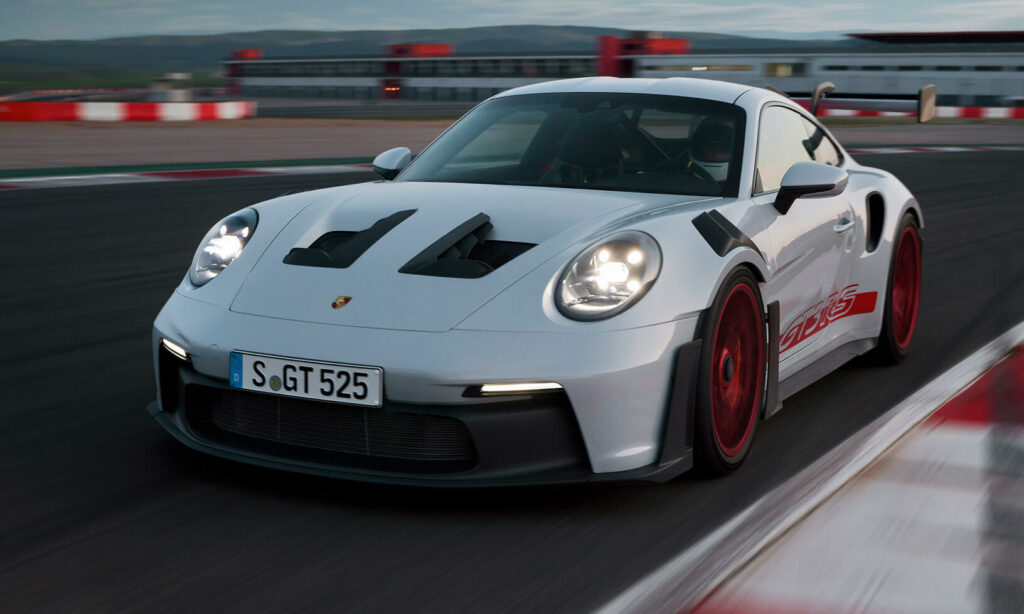 Porsche 911 GTS (AI text)