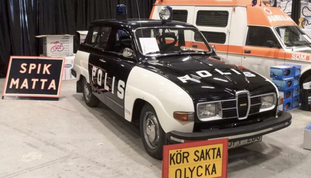 Polis-Saaben är nästan helt komplett utrustad för polistjänst på 1970-talet.