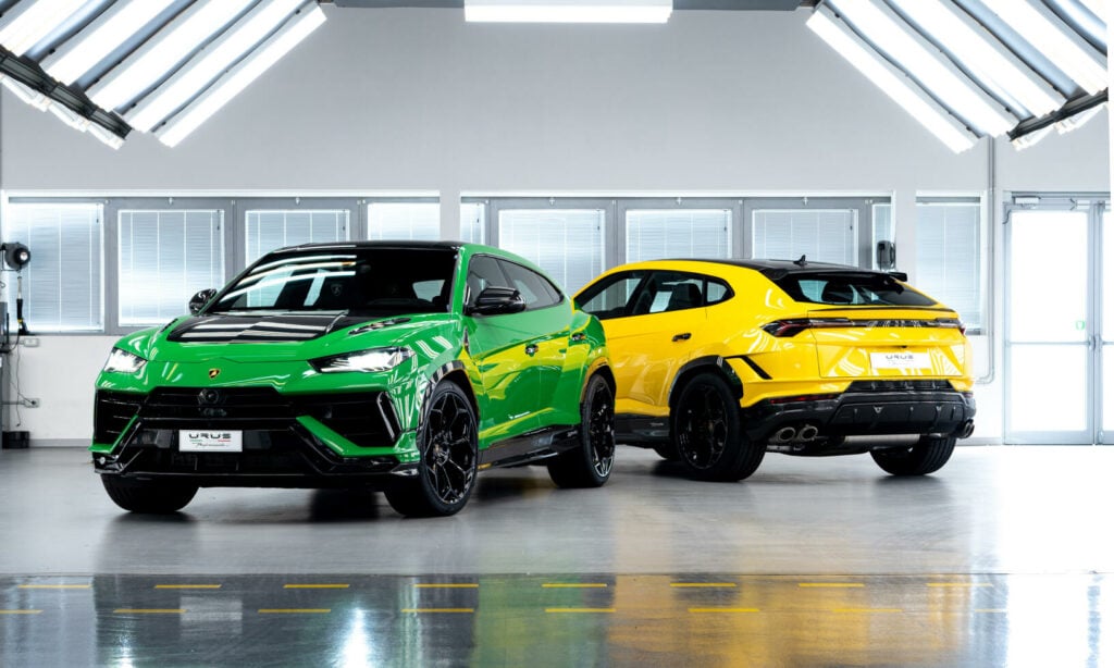 En Lamborghini Urus Performante parkerad i garaget. (AI text)