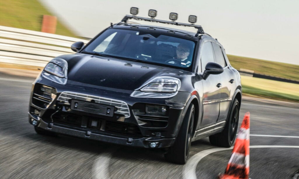 Upp till 450 kw (637 hästkrafter) är möjligt i el-Macan.