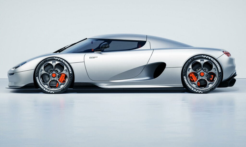 Till det yttre är CC850 nästan identisk med CCS, endast de keramiska bromsarna och modellbeteckningen avslöjar modellen.