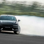 Zeekrs elbil 001 kan sladda brett i över 200 km/h.