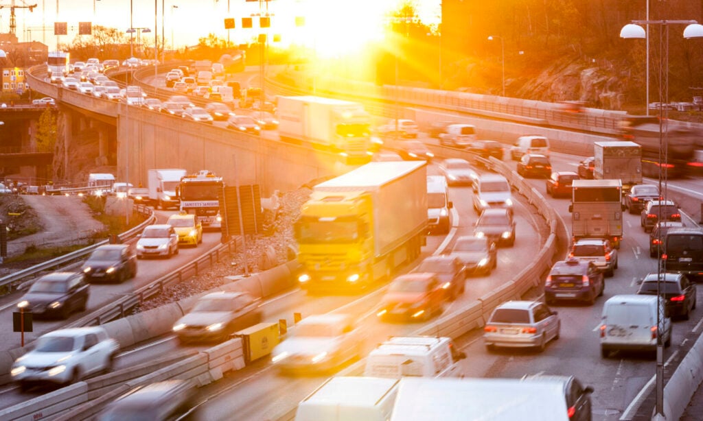 ”Klimatviktade trängselskatter och p-avgifter är ett effektivt sätt att minska utsläppen”, säger Daniel Helldén (MP).