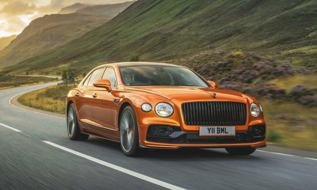 Bentley Flying Spur Speed följer bilmodet med svarta detaljer istället för krom.