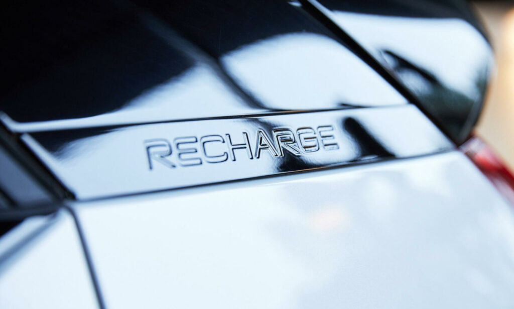 Volvos laddbara Recharge-modeller är nu det enda som erbjuds till danska intressenter.