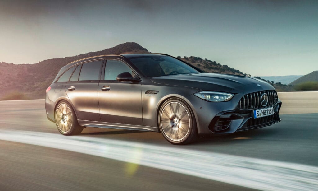 Mercedes-AMG C 63 S E Performance är både förlängd och breddad.