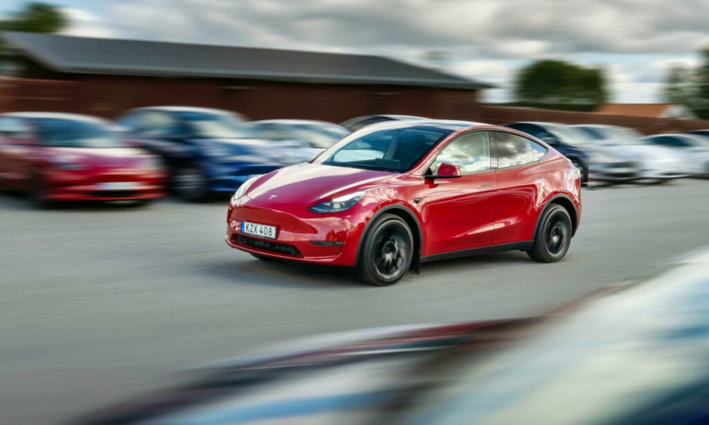 Folksam ger tummen ner till flera populära laddbara bilar, men bland annat Tesla Model Y (på bild) får utmärkelsen Bra Val.