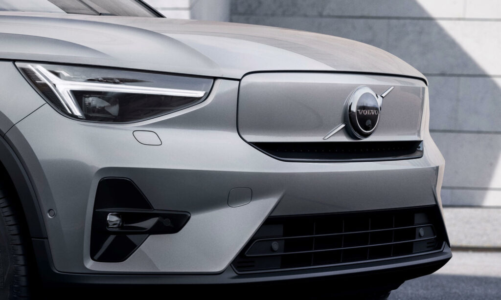 Volvos aktie nådde under onsdagsmorgonen en ny bottennotering, men analytikerna på BNP Paribas tycker att den borde vara värd ännu mindre.