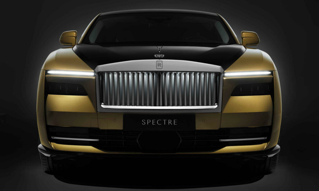 Fronten är Rolls-Royces mest aerodynamiska hittills.