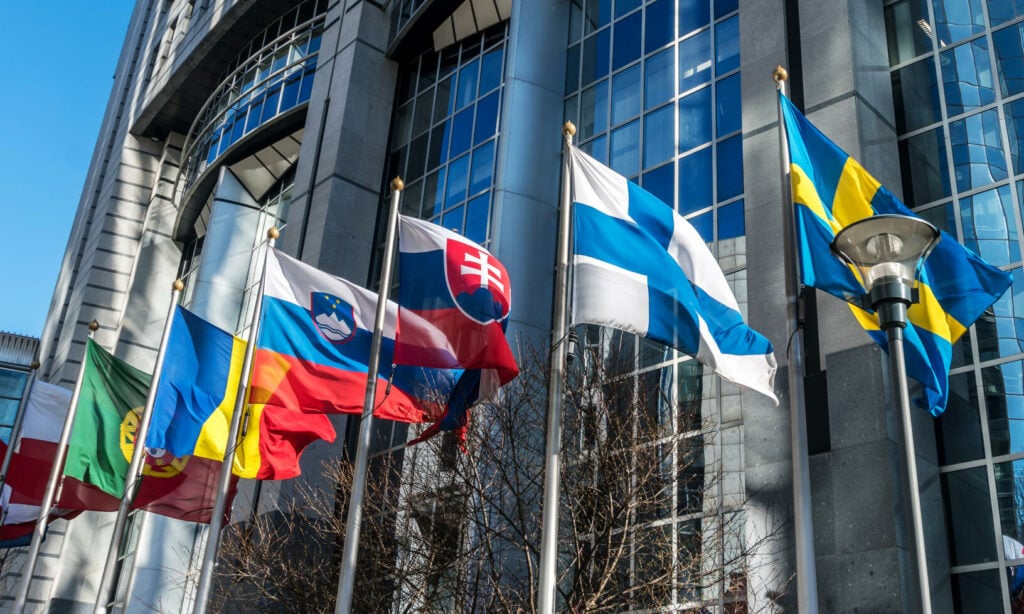 Europaparlamentet röstade under onsdagen ja till förslaget som bland annat kräver att det ska finnas ”laddningspooler” för elbilar var sjätte mil.