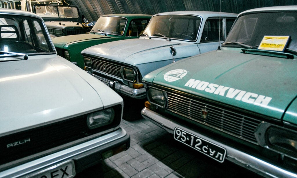 Det ursprungliga bilmärket Moskvictch, ryska för ”Moskvabo”, överlevde bara Sovjetunionen med 10 år.