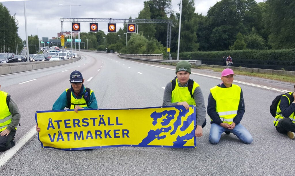 Blockaden på E4:an fick stora konsekvenser för trafiken till en hög samhällskostnad, enligt tingsrätten.