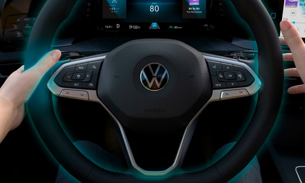 Snart kommer knapparna på ratten tillbaka!