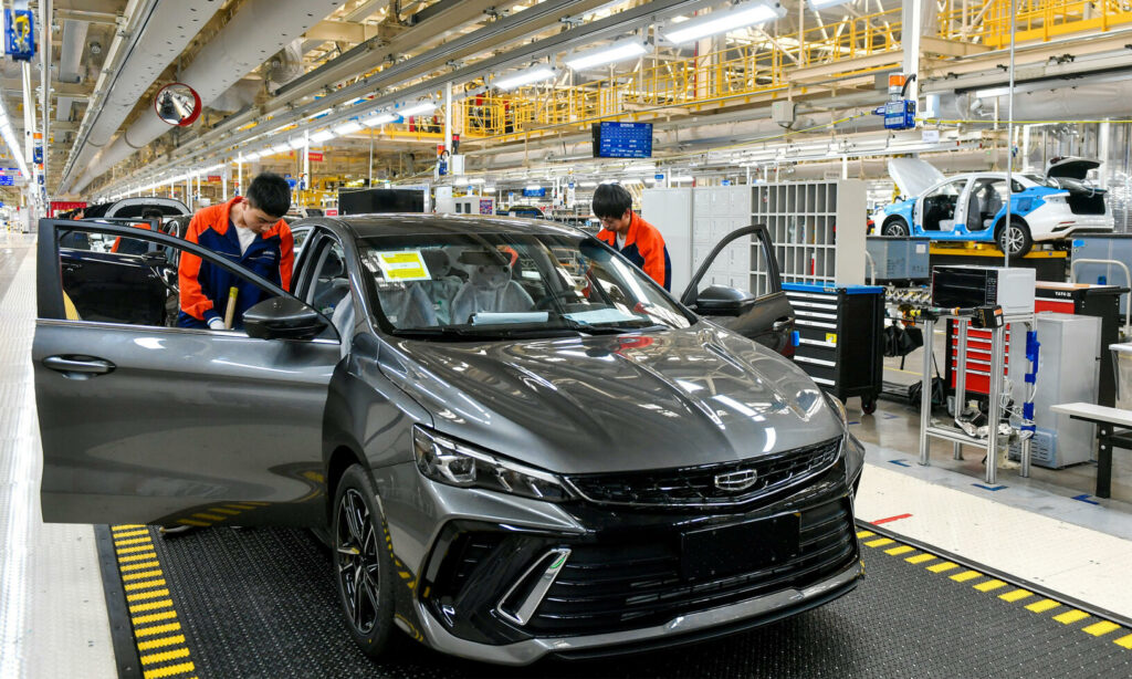 Kinas bilindustri har klarat sig betydligt bättre genom krisen än den europeiska. På bild Volvo-ägaren Geelys fabrik i staden Changxing.