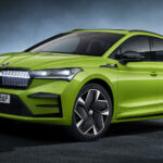 Skoda Enyaqs lite vassare fyrhjulsdrivna RS-utförande går nu att få med den vanliga karossen även i Sverige.