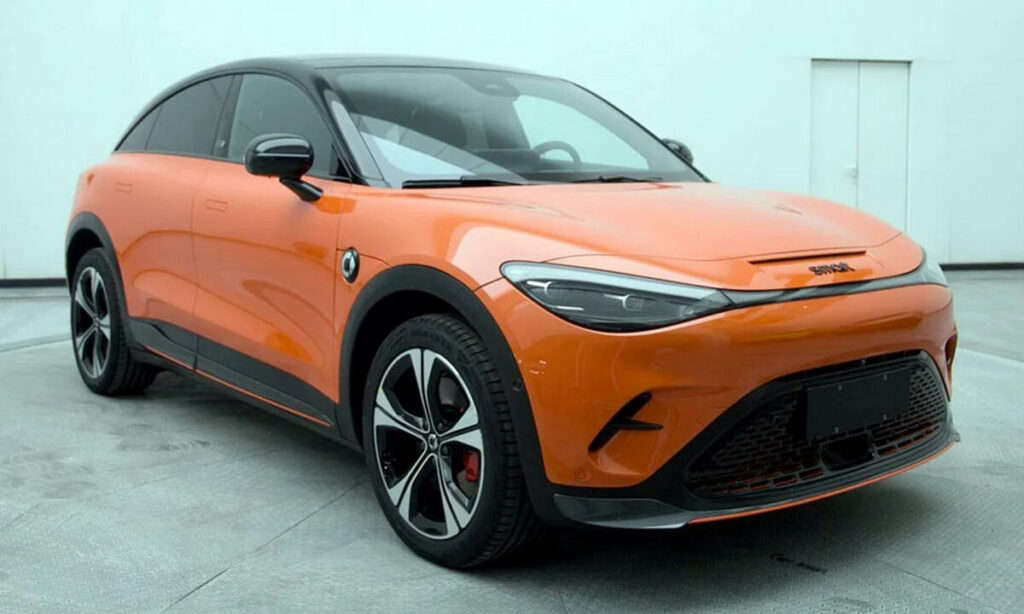 Om Smart #1 är en förhandstitt på Volvo EX30 lär den lite längre coupévarianten #3 motsvara redan namnskyddade EXC40.