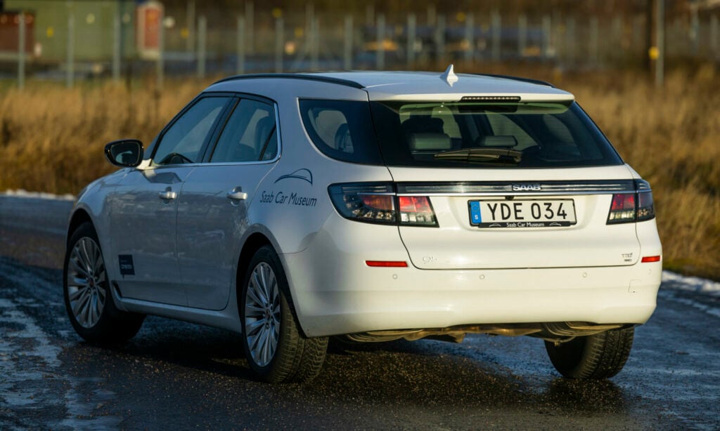 Andra generationens Saab 9-5 SportCombi hann tyvärr aldrig komma ut på marknaden. Kanske hade den bilen kunnat rädda Saab från konkurs? Kolla in vår provkörning nedan.