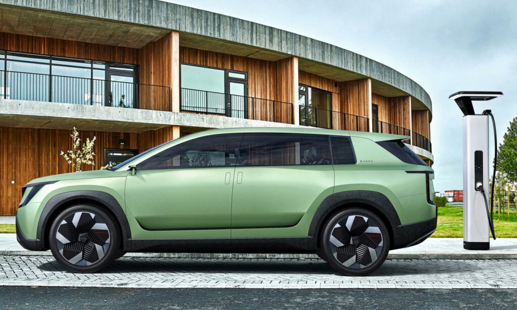Konceptbilen Skoda Vision 7S är en förhandstitt på en av de kommande elbilarna – en rymlig sjusitsig suv.