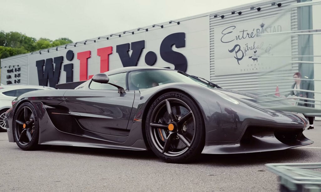 ”Willy” är brittisk slang för snopp. Top Gear kunde inte låta bli att stanna och handla på Willys.