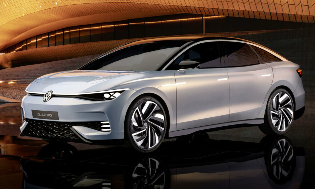 Volkswagen e-Tron-konceptbilen visas framför ett byggnad. (AI text)