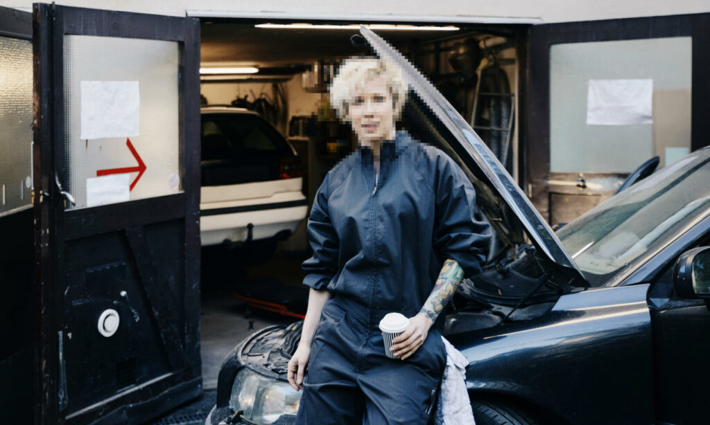 En EU-förordning kan leda till att all verkstadspersonal i Sverige måste ackreditera sig. Personen på bilden har inget med texten att göra.