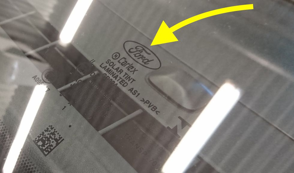 Byta vindruta? Låt experterna på Ford hjälpa dig med rätt kunskap och originalglas