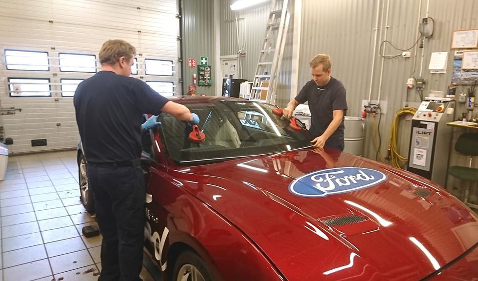 Byta vindruta? Låt experterna på Ford hjälpa dig med rätt kunskap och originalglas