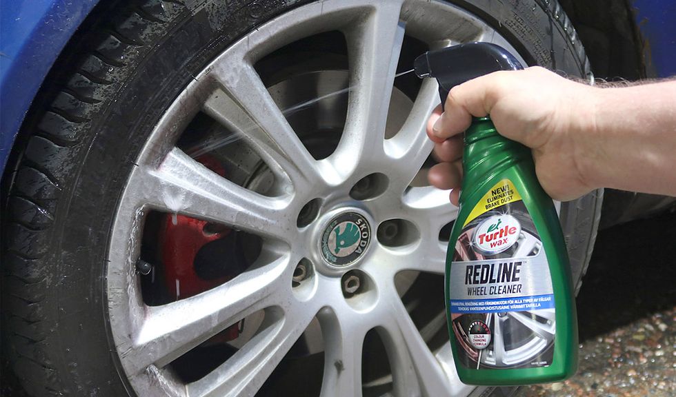 Turtle Wax Redline är en supereffektiv fälgrengöring utan risker – som ”pratar” med färgindikator