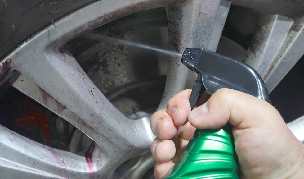 Turtle Wax Redline är en supereffektiv fälgrengöring utan risker – som ”pratar” med färgindikator