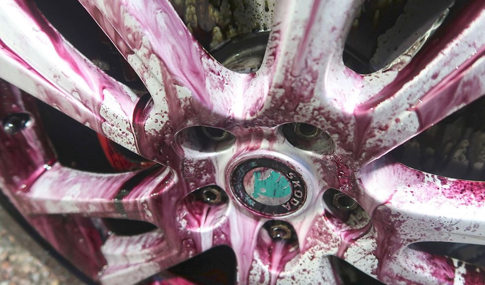 Turtle Wax Redline är en supereffektiv fälgrengöring utan risker – som ”pratar” med färgindikator