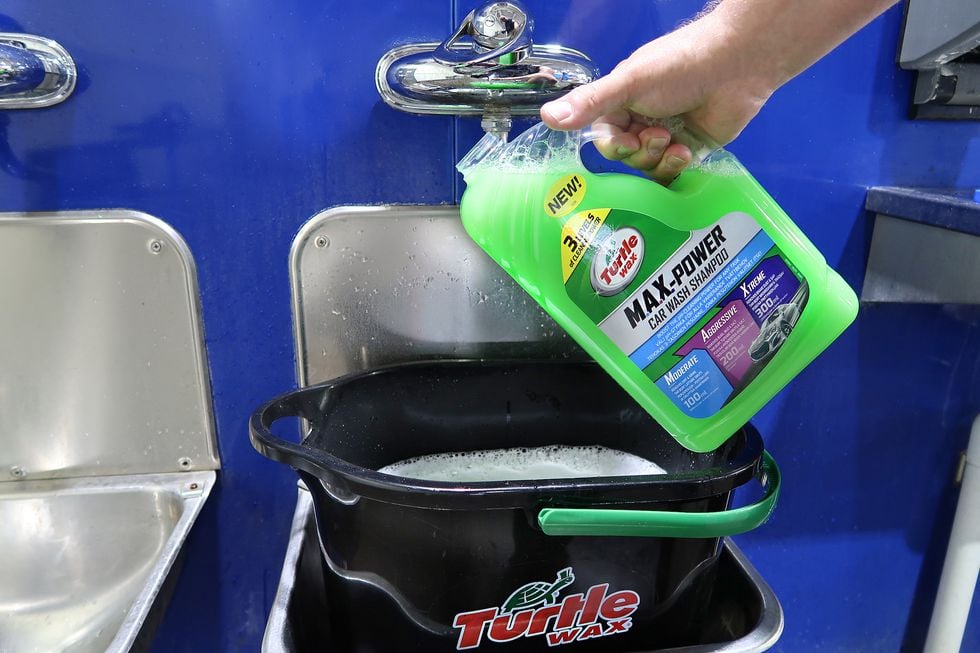 Turtle Wax Wax it Wet snabbvaxar din bil till perfekt glans på några minuter – fort och lätt