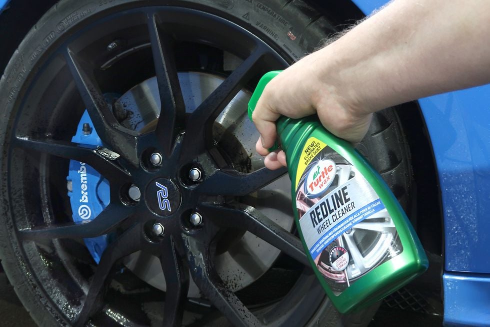 Guide: Tvätta bilen skonsamt med rätt schampo och de bästa redskapen från Turtle Wax