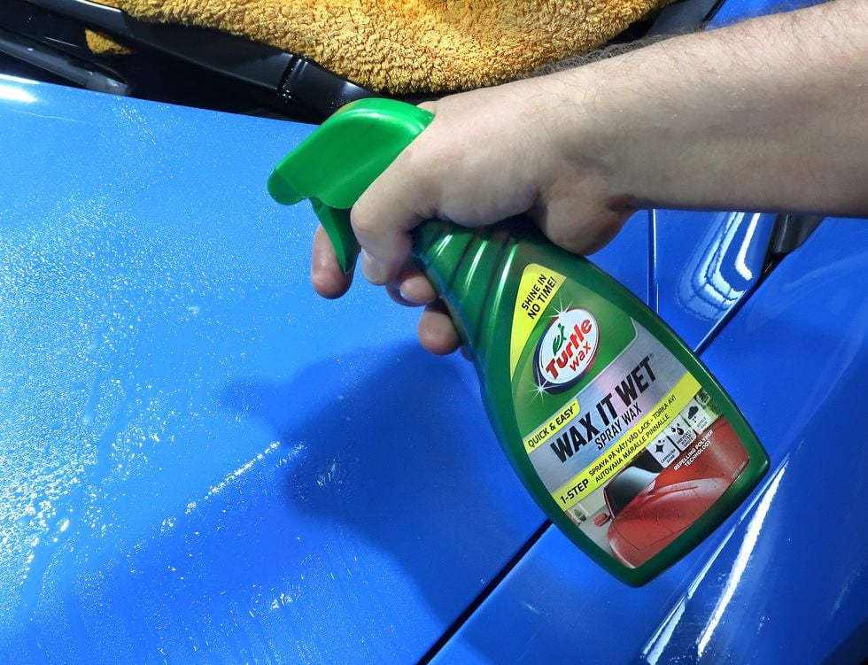Guide: Tvätta bilen skonsamt med rätt schampo och de bästa redskapen från Turtle Wax