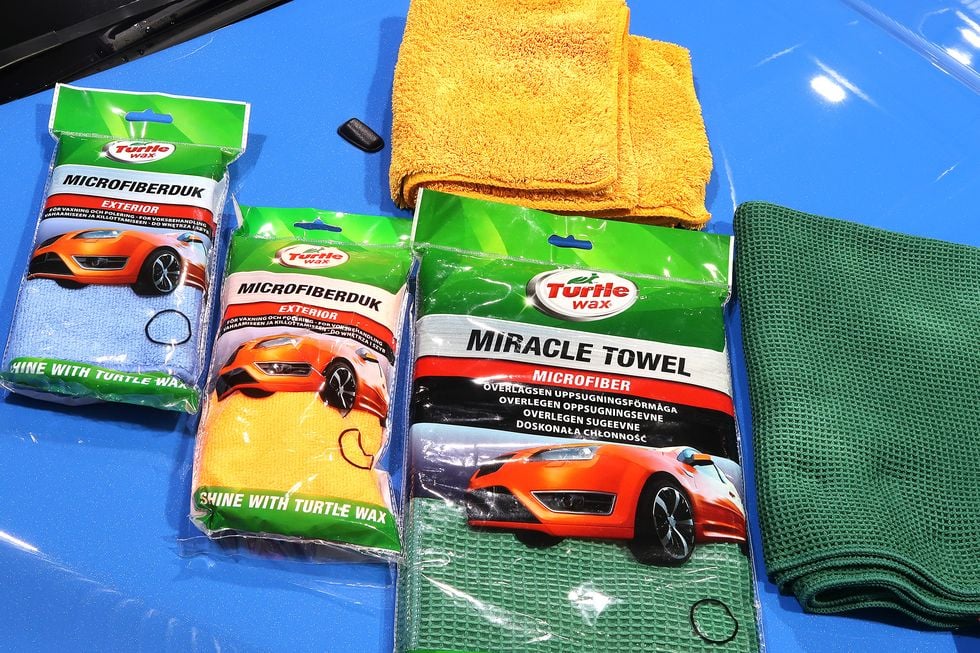 Guide: Tvätta bilen skonsamt med rätt schampo och de bästa redskapen från Turtle Wax