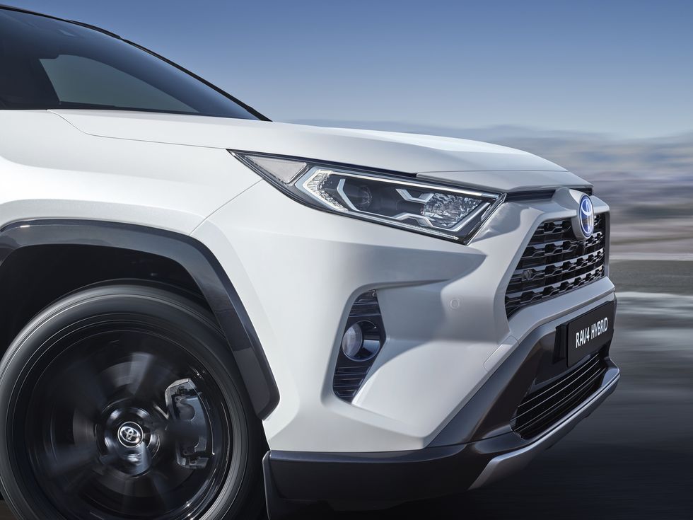 Populära hybridsuven i helt ny upplaga – kolla in nya Toyota RAV4