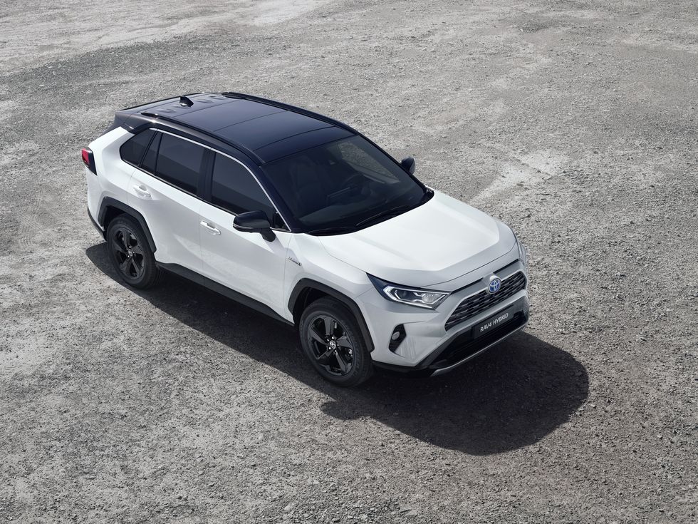 Populära hybridsuven i helt ny upplaga – kolla in nya Toyota RAV4